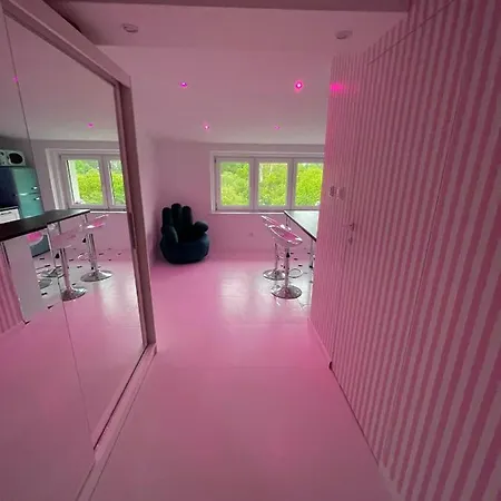 Apartamento Neonowy *